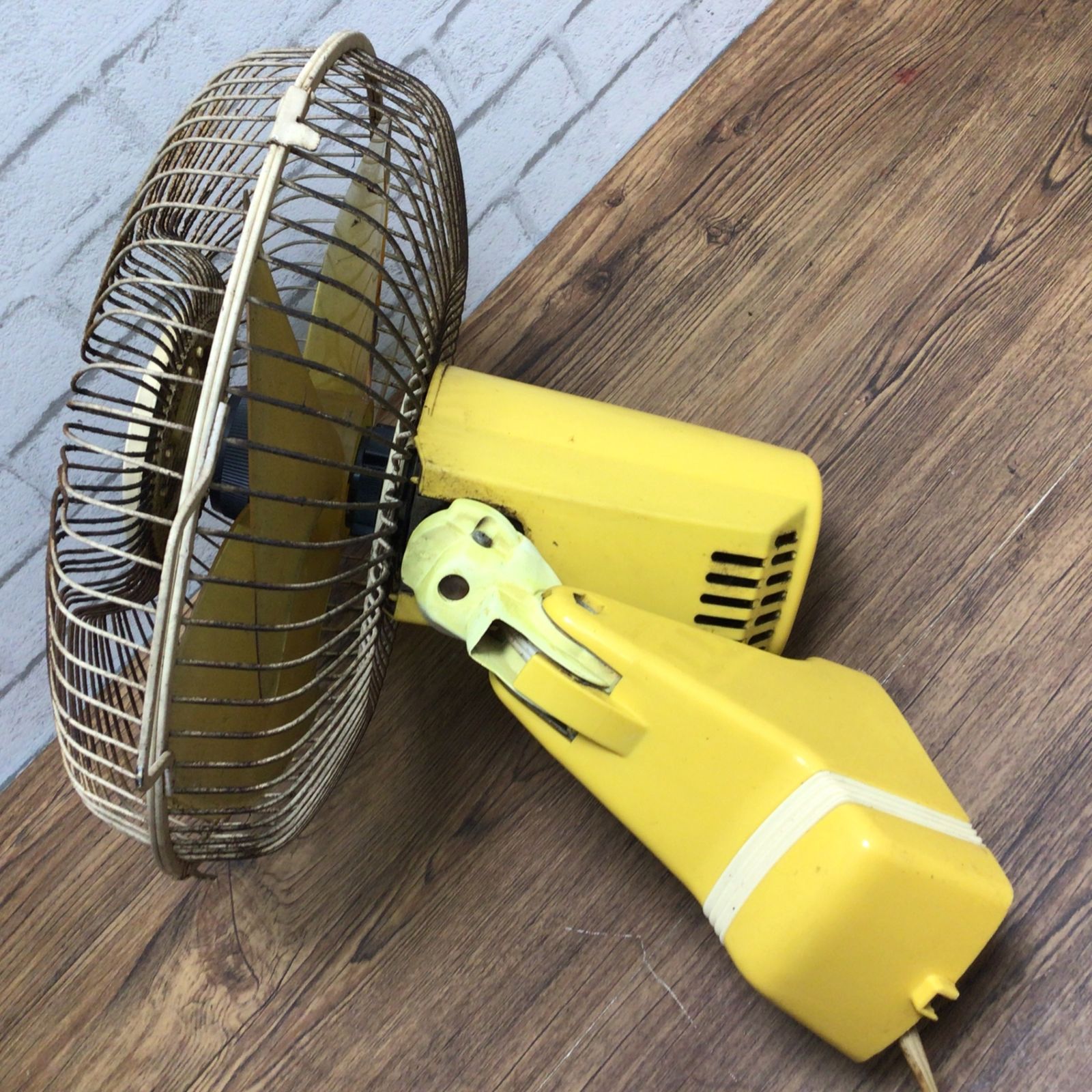 11172 【動作品】TOSHIBA 東芝 壁掛け扇風機 F-423Y 昭和レトロ 当時物