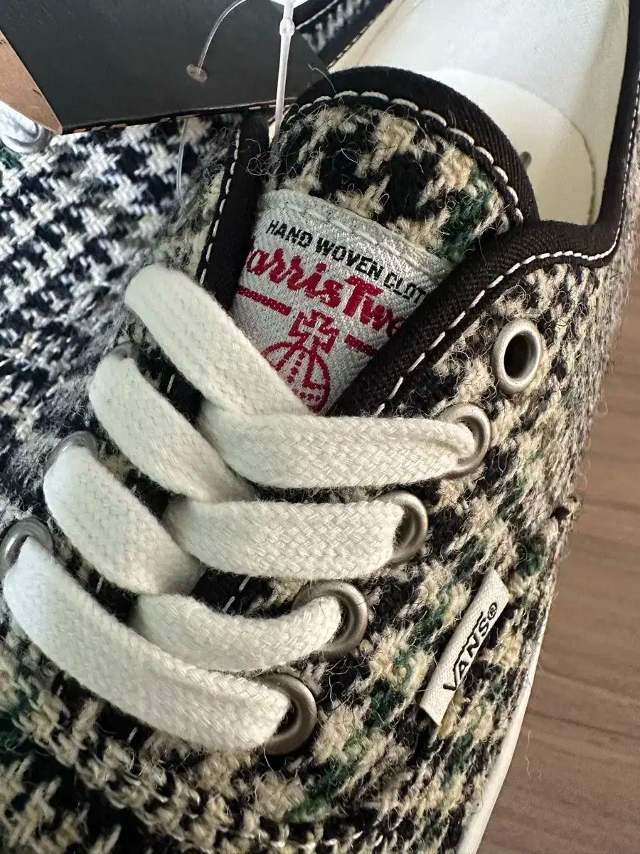 アセンティック ブラック