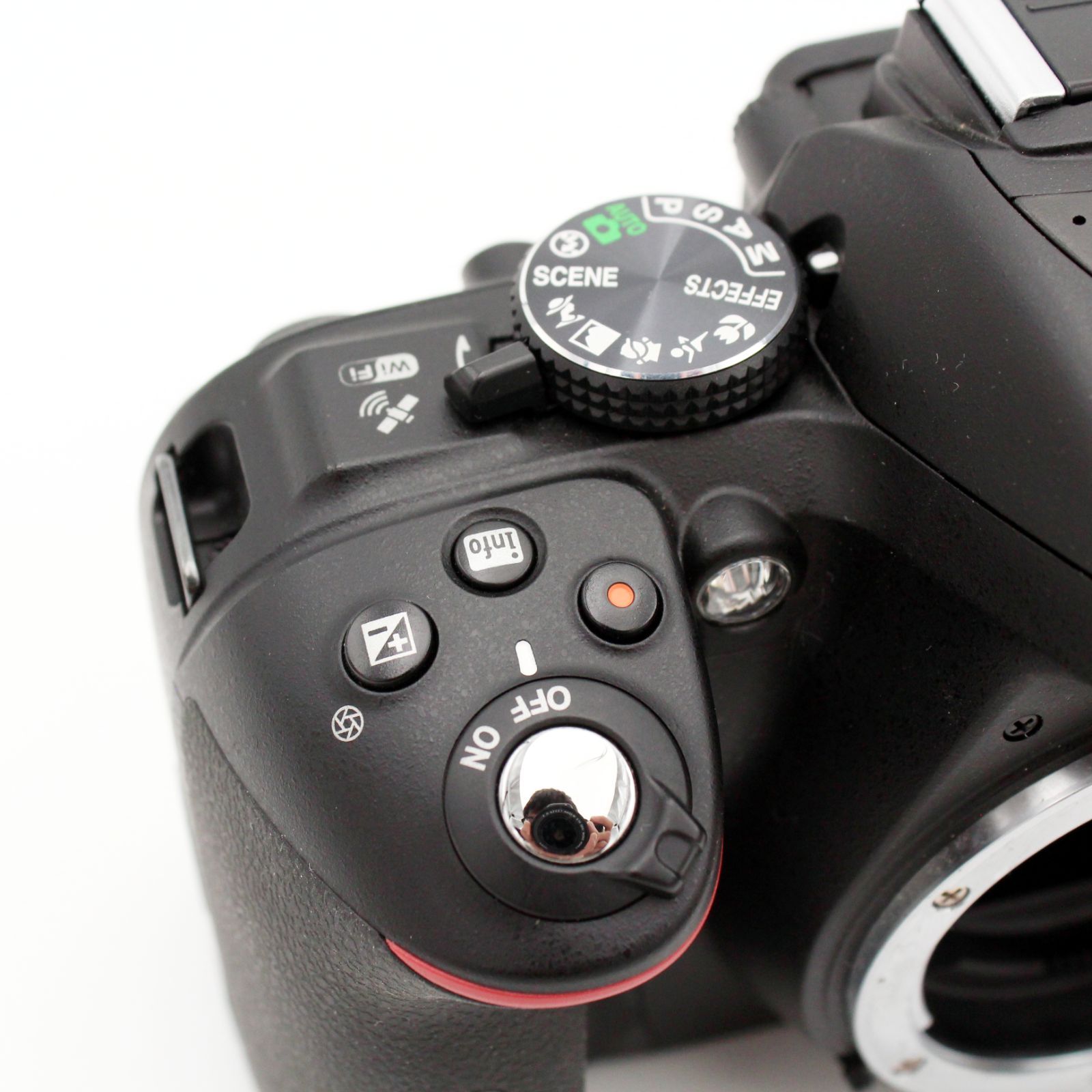 プレゼント付き わずかシャッター数748枚 級 CANON D5300 18-140 VR レンズキット 8011