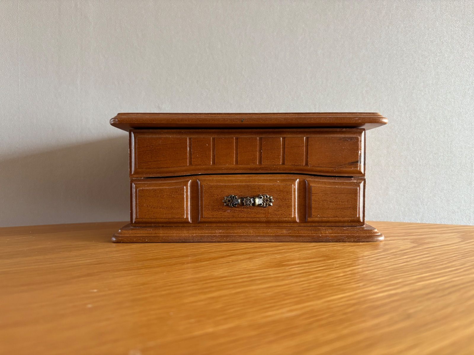 ヨーロッパのクラシカルな ケース ヴィンテージ ブロカント ジュエリーボックス