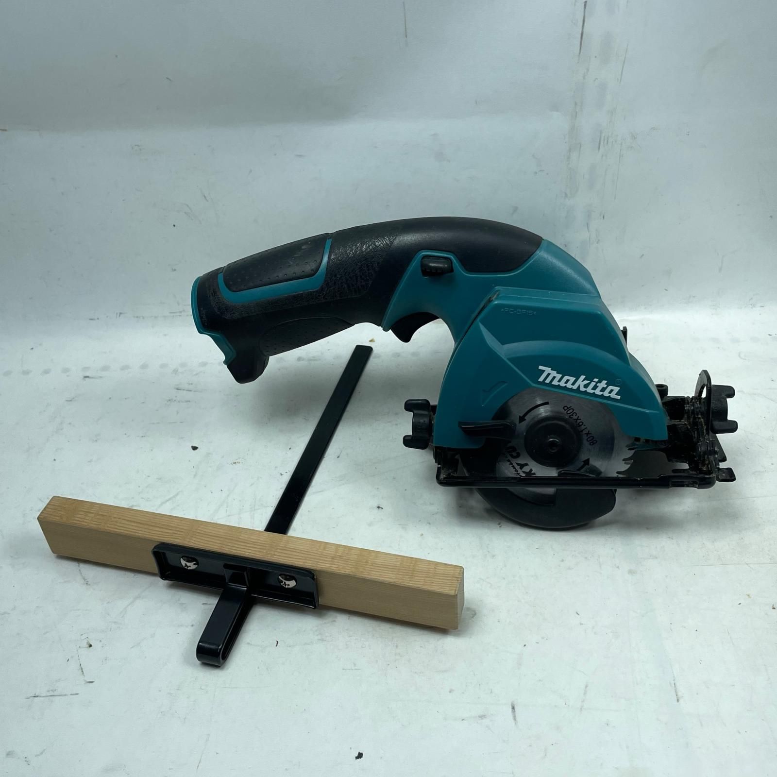 MAKITA マキタ 丸のこ HS300D