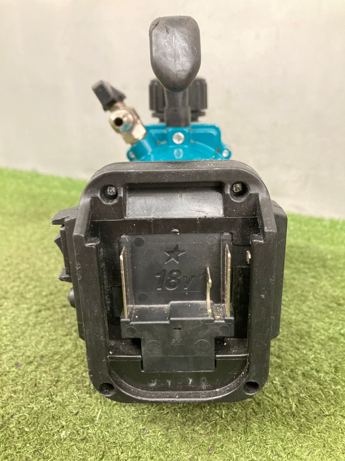  品 0921 makita マキタ 18 v充電式真空ポンプ 本体のみ その他 電動工具 エア工具