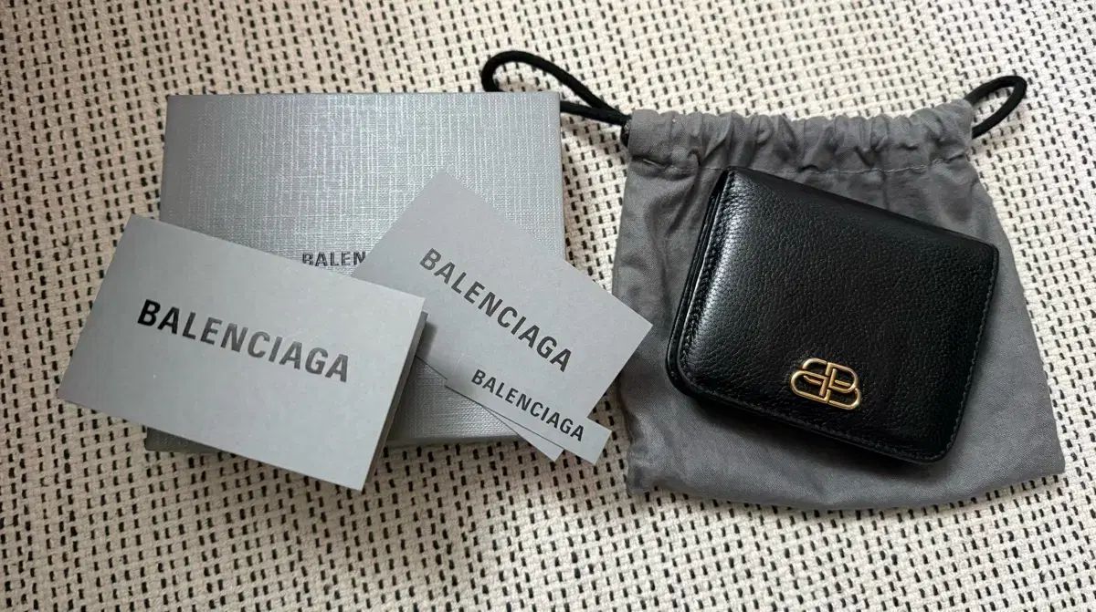 バレンシアガ Bロゴ ブラック 二つ折り財布