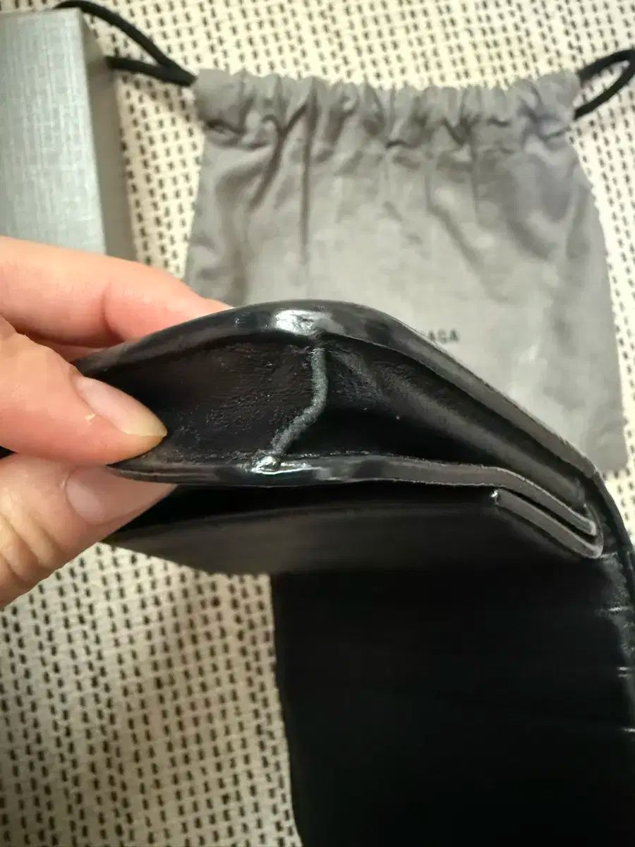 バレンシアガ Bロゴ