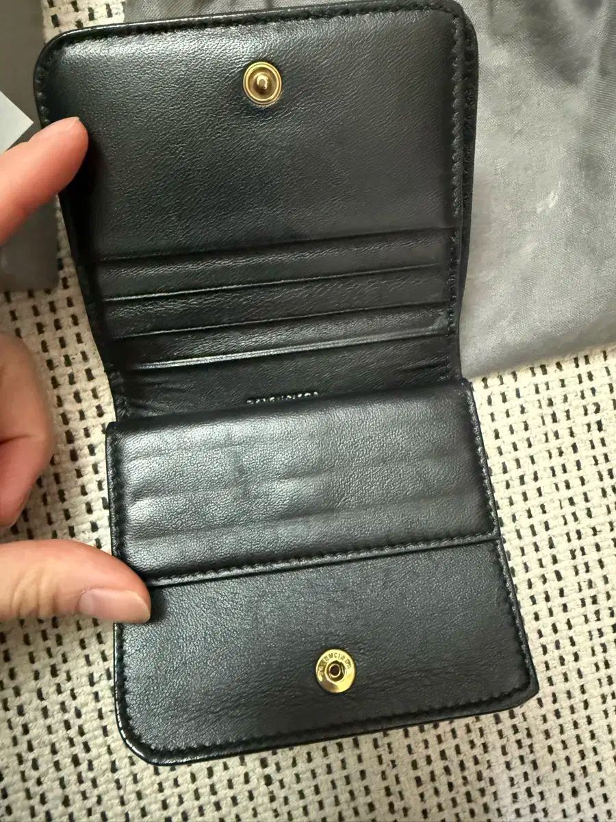 バレンシアガ Bロゴ ブラック 二つ折り財布