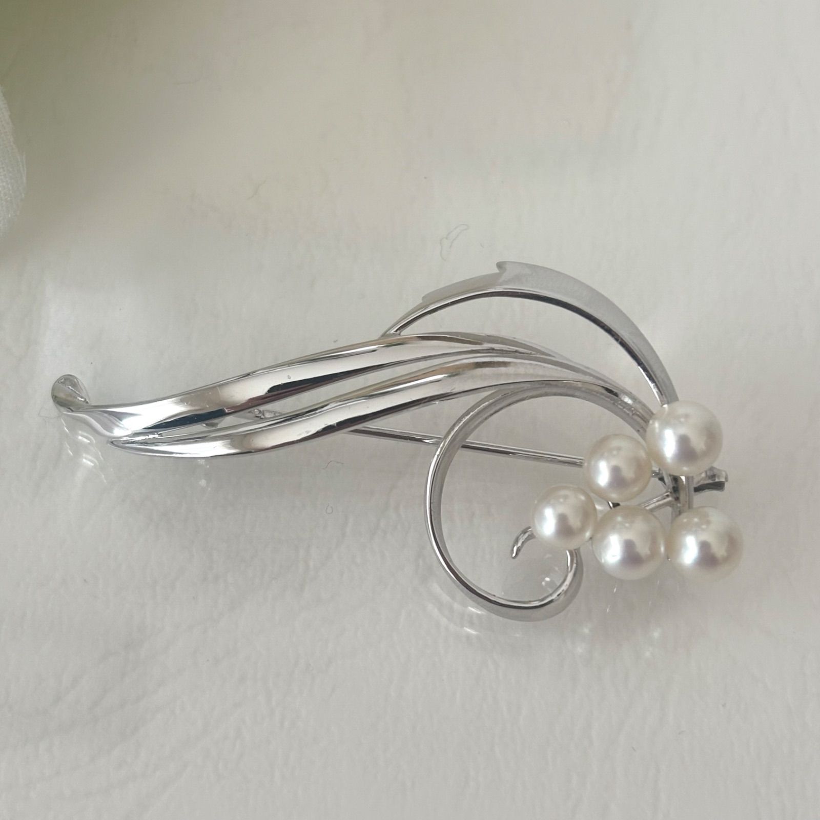 069【ミキモト】シルバー パール ブローチ - メルカリ