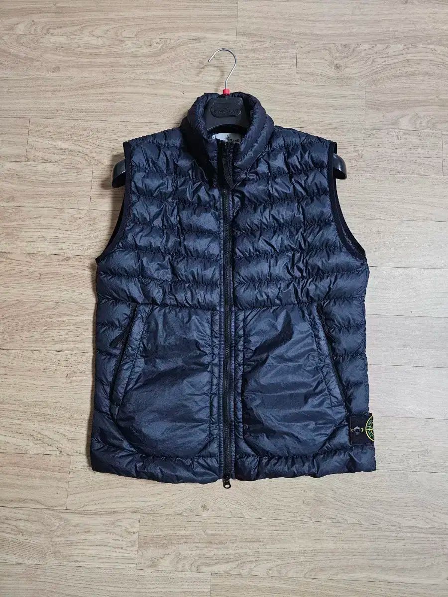 ストーンアイランド 軽量ダウンベスト ベスト