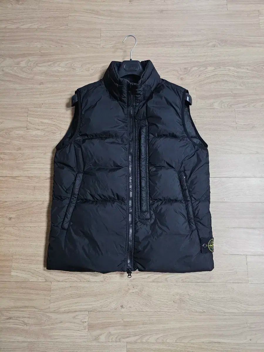 ストーンアイランド クリンクルレップス ダウン ベスト