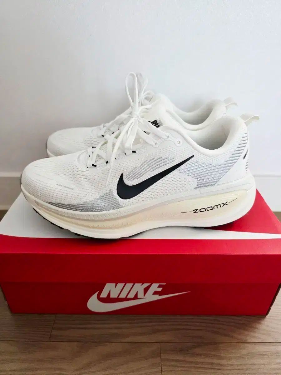 ナイキ ボメロ 18 HM6803-101 260mm