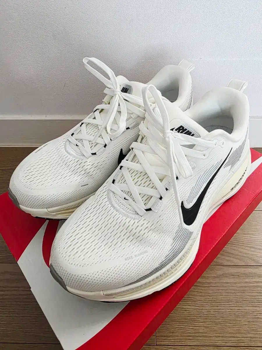 ナイキ ボメロ 18 HM 6803-101 260 mm