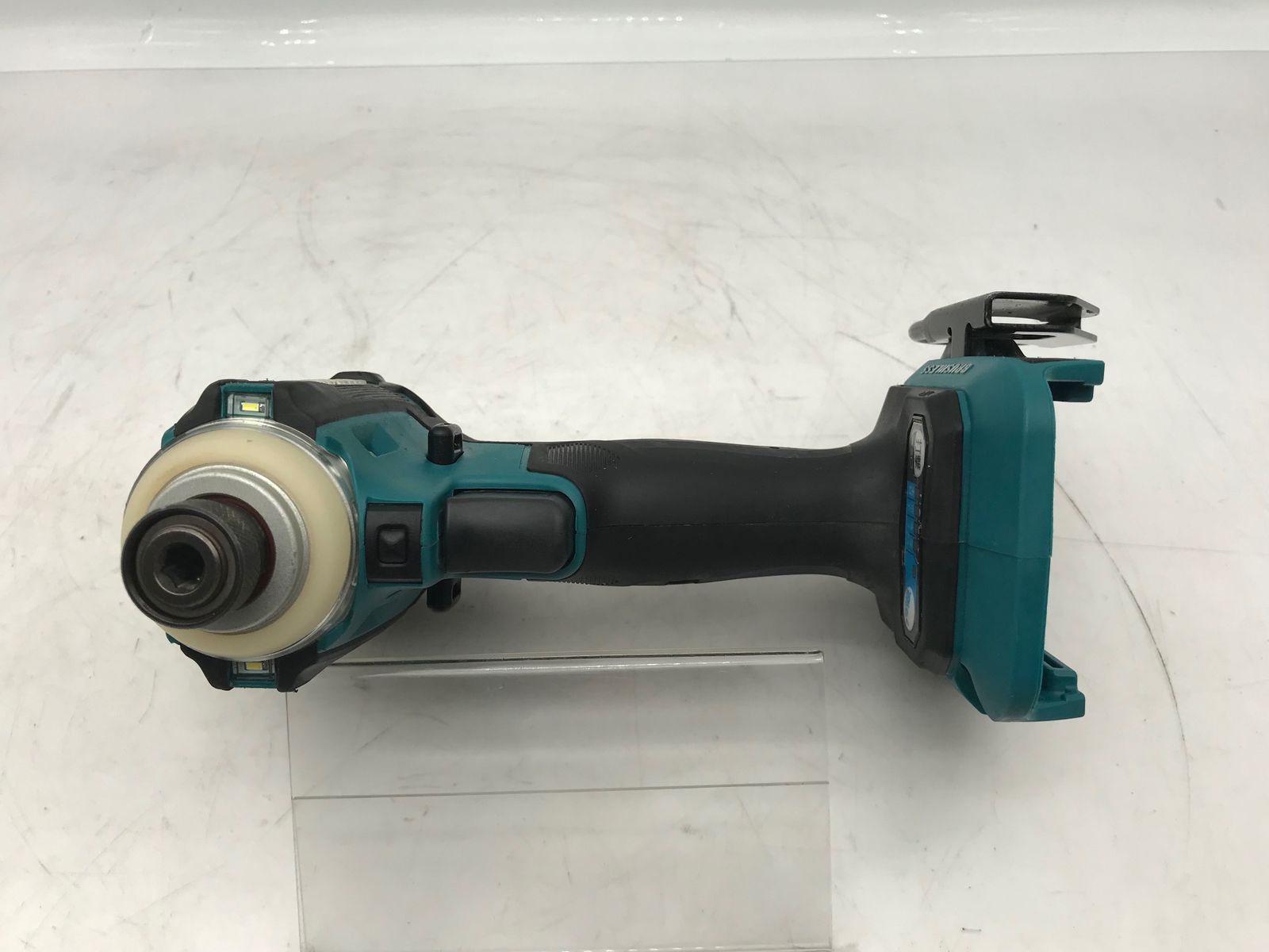 4 v充電式インパクトドライバ