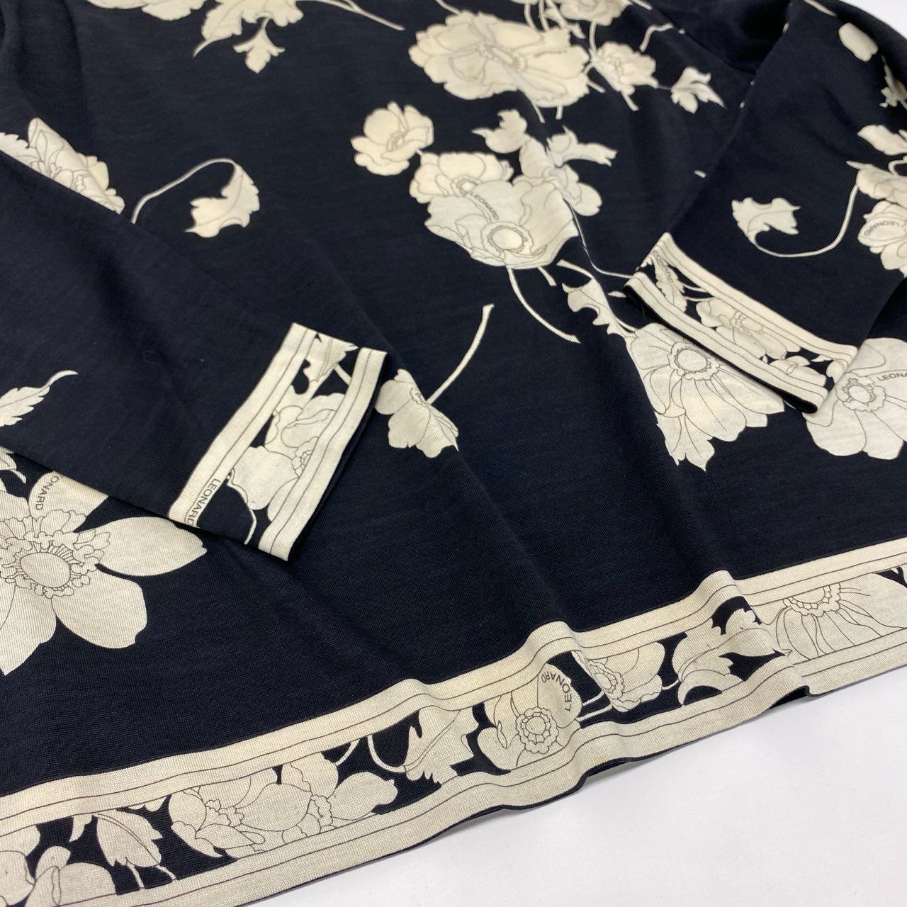 19k10 LEONARD レオナール 長袖カットソー クルーネック 花柄 0389991