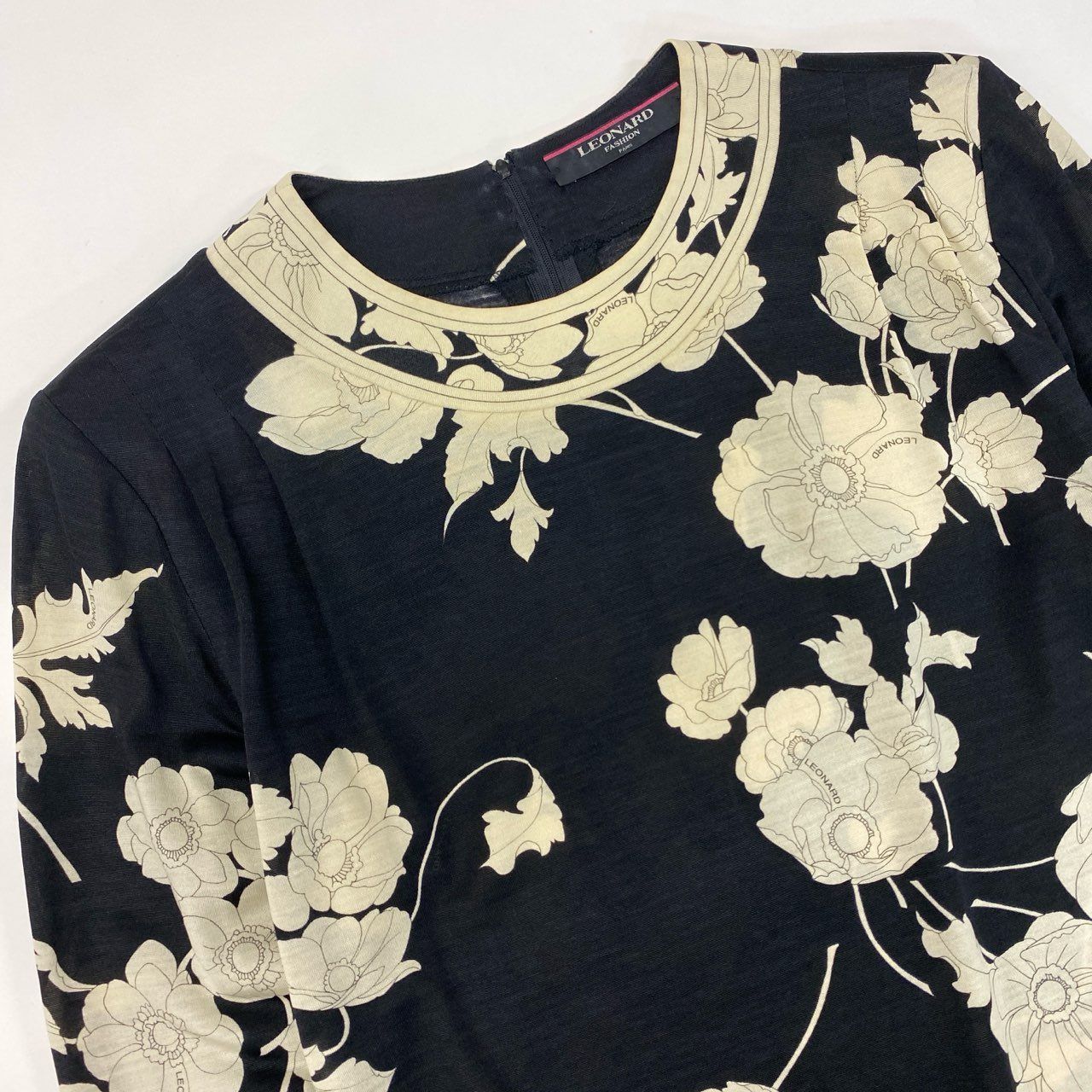 19k10 LEONARD レオナール 長袖カットソー クルーネック 花柄 0389991