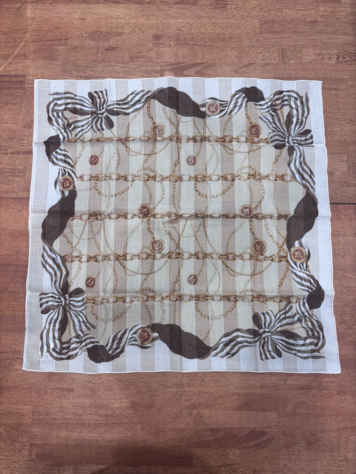 ガリ傷なし フェンディ ハンカチ B25110864