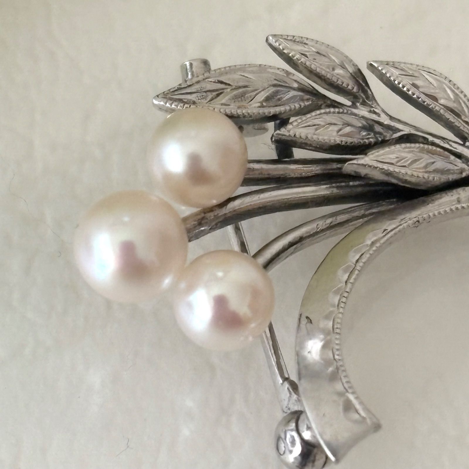 ☆美品☆ミキモト　シルバー　パール　ブローチ ミキモト パールブローチ K18 7.4g 真珠 9mm 8mm グレー MIKIMOTO 磨き