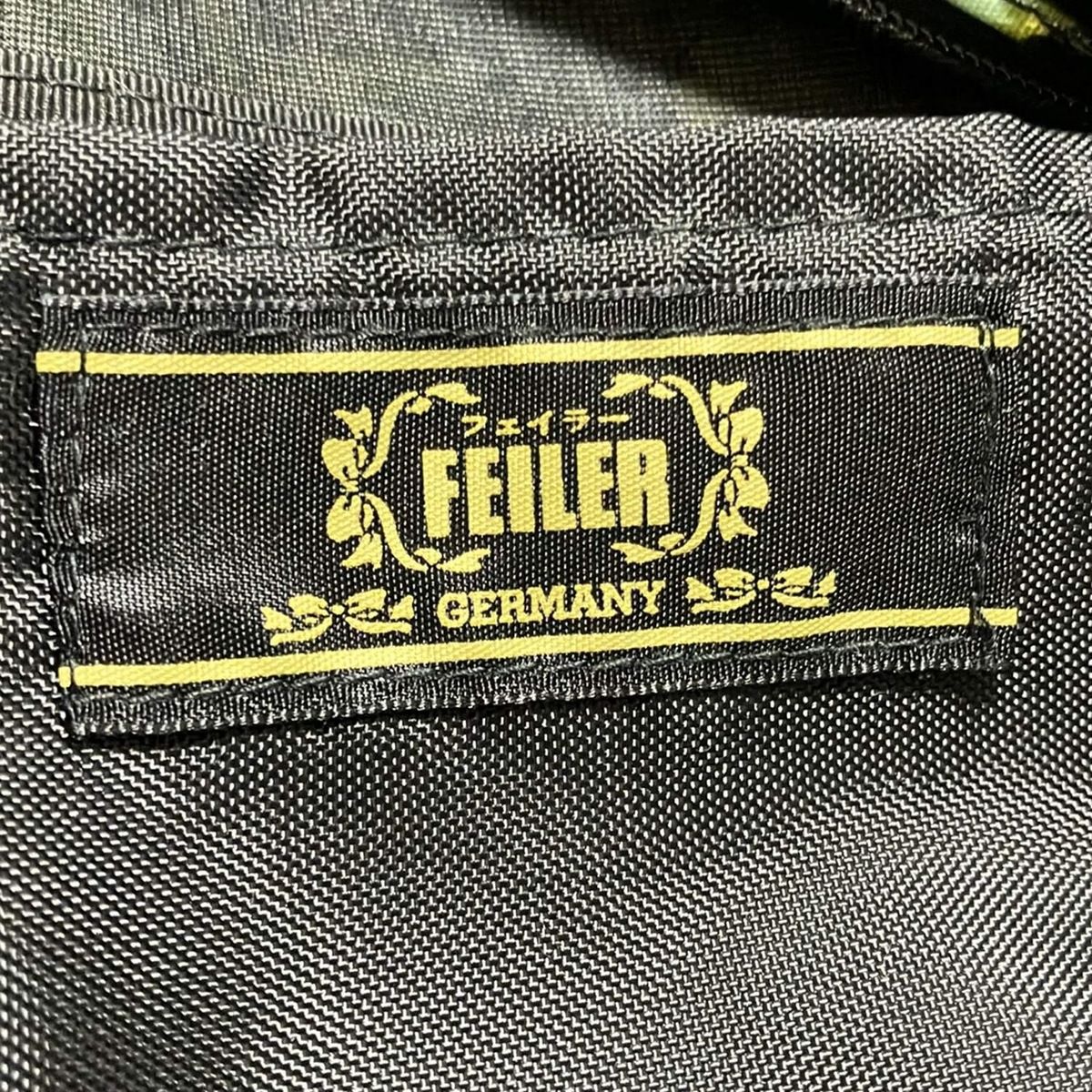 黒×ライトグリーン×マルチ