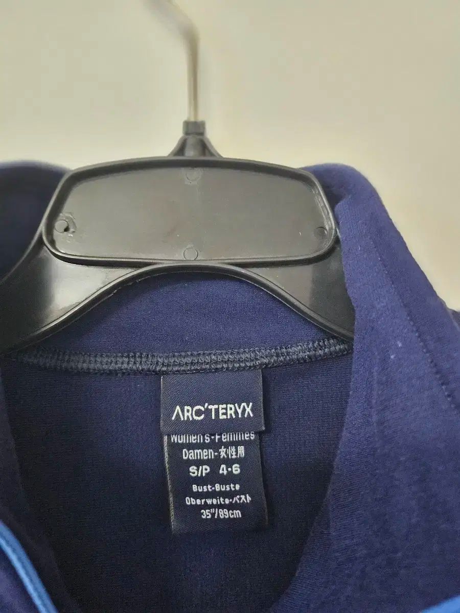 ARC TERYX アークテリクス ネイビー レディース 長袖 Tシャツ 85