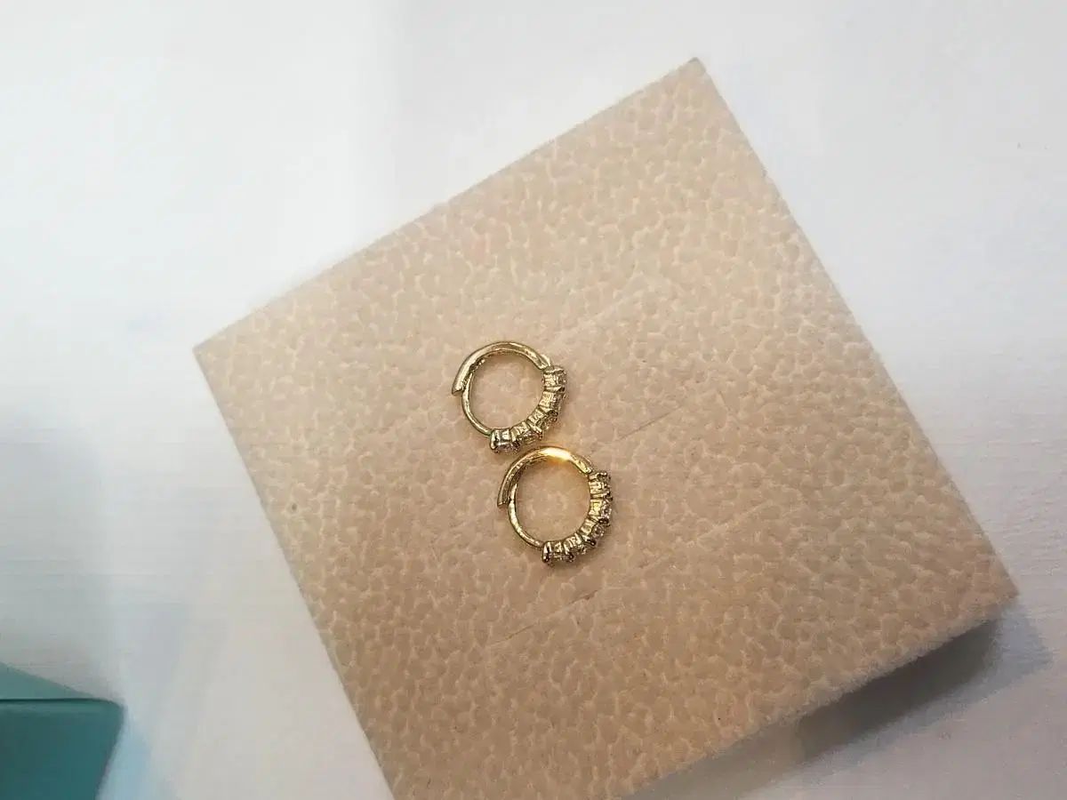 14 k 外典の 8 mm イヤリング 韓服