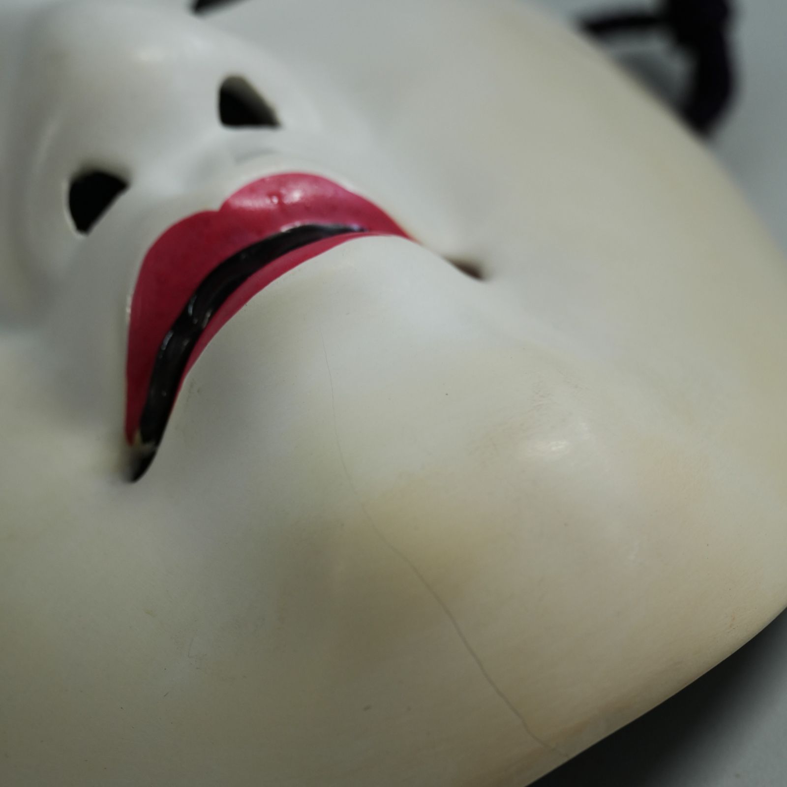 昭和レトロ アンティーク 能面 小面 お面 飾り面 陶器製 古美術 美術 工芸 IM] 能面 陶器製 小面 若女 平安錦染 伝統工芸 美術工芸品 乙女 童女