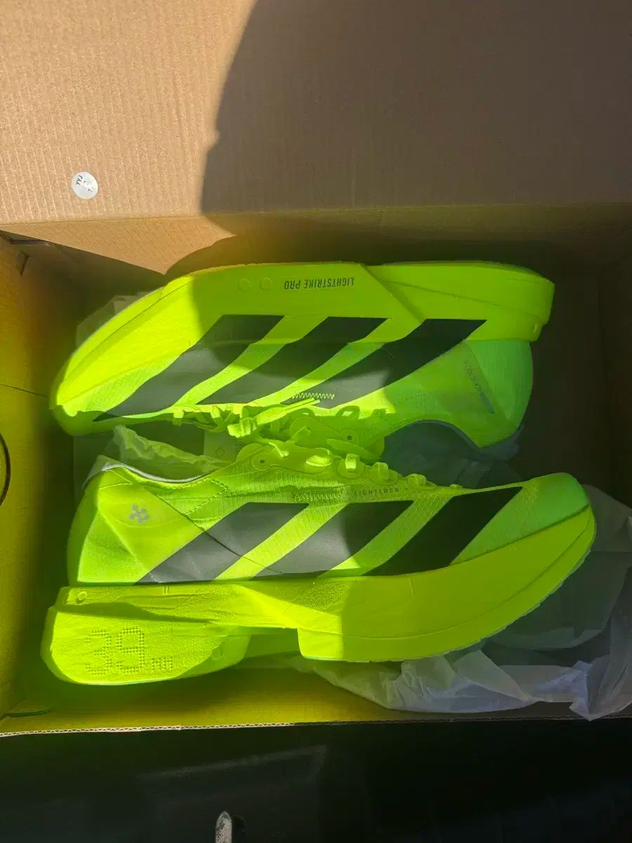 アディダス アディゼロ アディオス プロ 4 蛍光