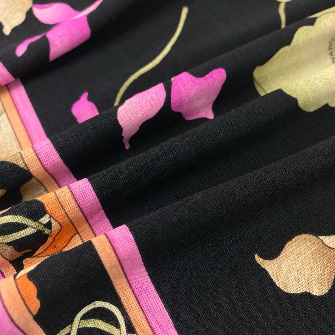 最大60％オフ！ 19k10 LEONARD レオナール 長袖カットソー クルーネック 花柄 トップス 0389144 Mサイズ ブラック レディースu02t