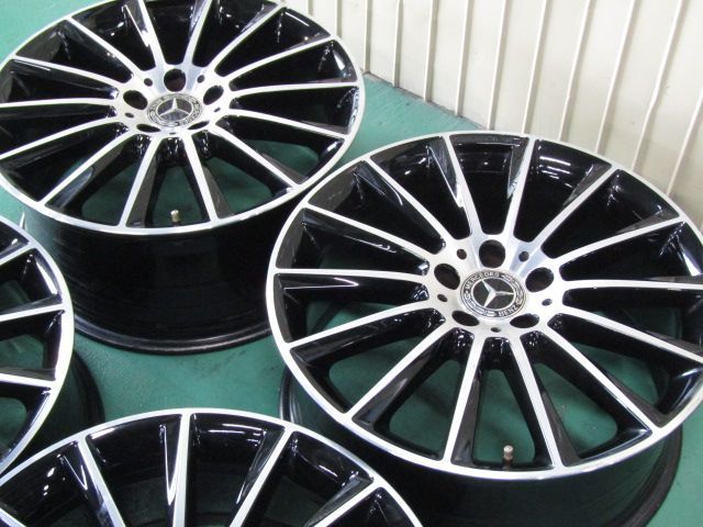 黒は超 メルセデスベンツ W 205 Cクラス AMGマルチスポーク