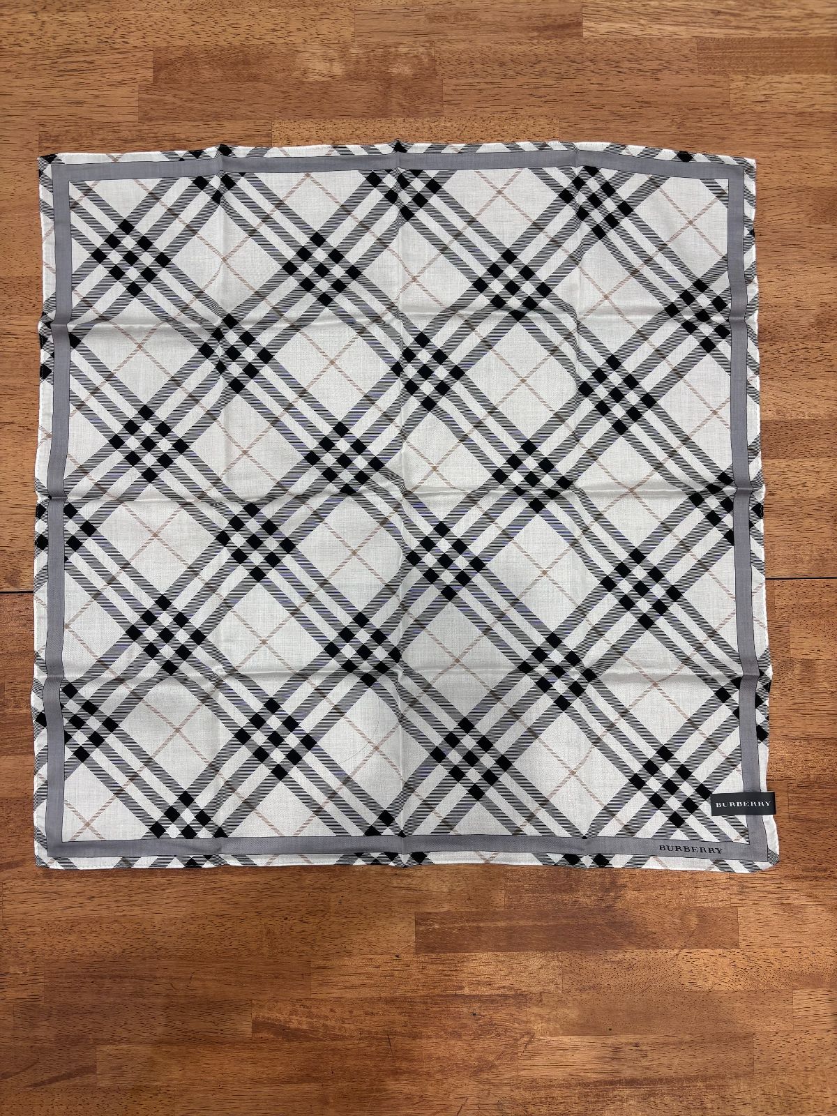 バーバリー ハンカチ 黒チェック