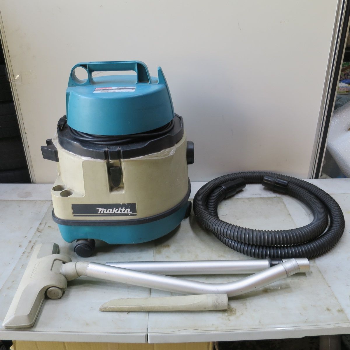 マキタ 集じん機 437 乾湿両用 業務用 電動 工具 掃除機 コード式 集塵 100V makita