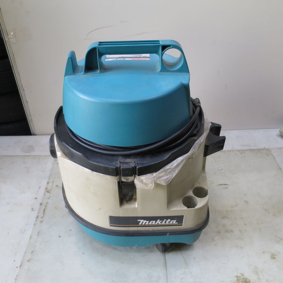 マキタ 集じん機 437 乾湿両用 業務用 電動 工具 掃除機 コード式 集塵 100V makita