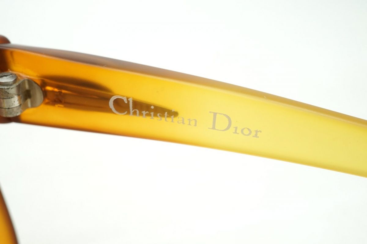 ブラウン Christian