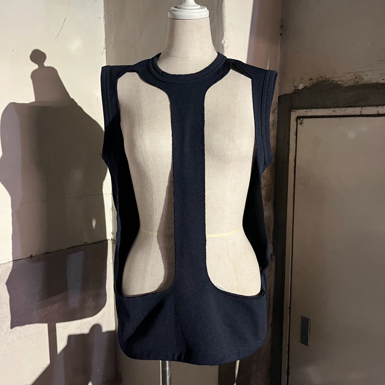 COMME des GARCONS 17ss 穴あきノースリーブ エステル コムデギャルソン 2017ss AD2016