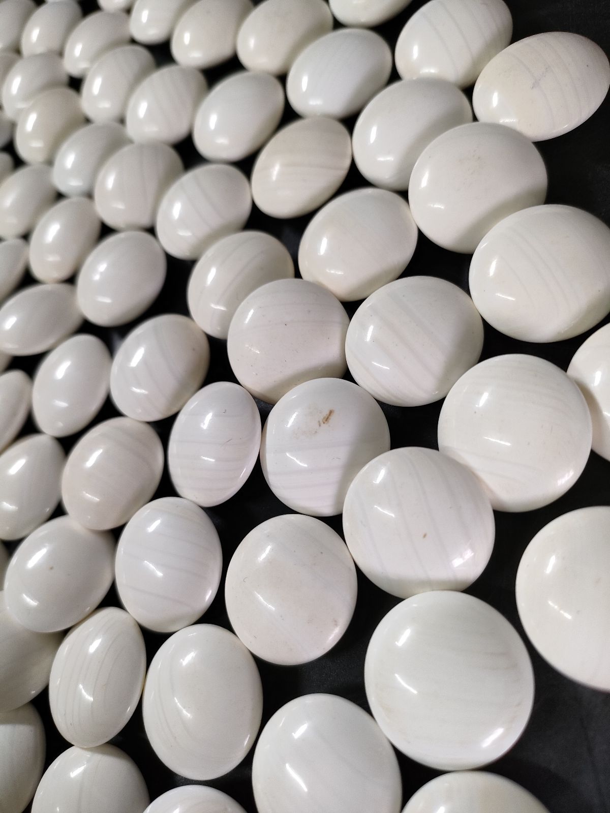 F 3 01 天然本蛤 那智黒石 34号碁石 スワブデ 囲碁 将棋 碁笥 娯楽 趣味 碁石 日向産 国産 雪印