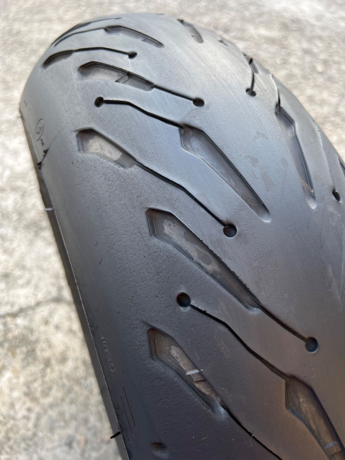 ミシュラン　ロード5　前後セット120/70ZR17、190/55ZR17 ミシュラン ロード5 190/55ZR17 (バイク用タイヤ) 価格比較 - 価格.com