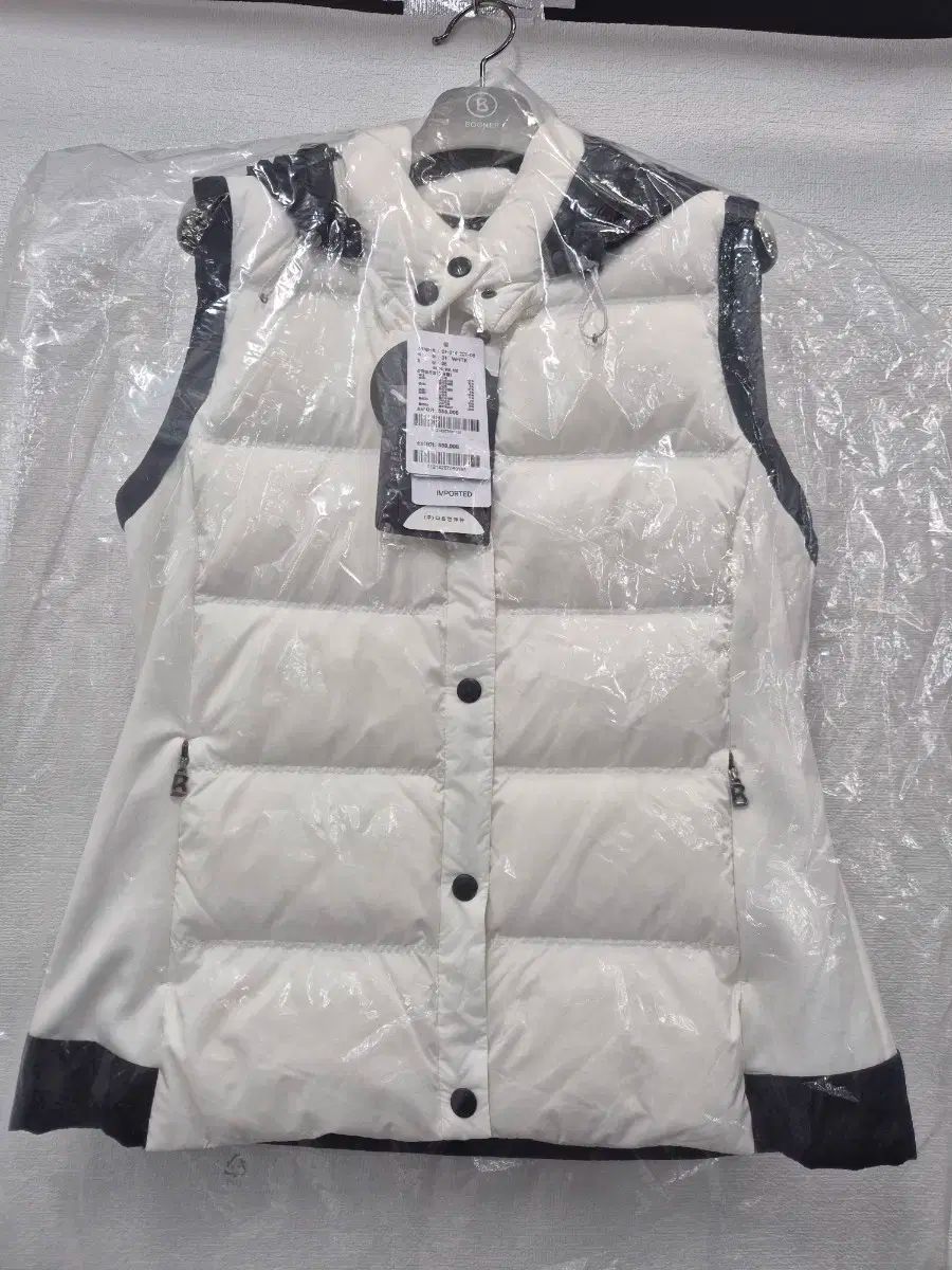 ボグナー 白 ダウン ベスト 66