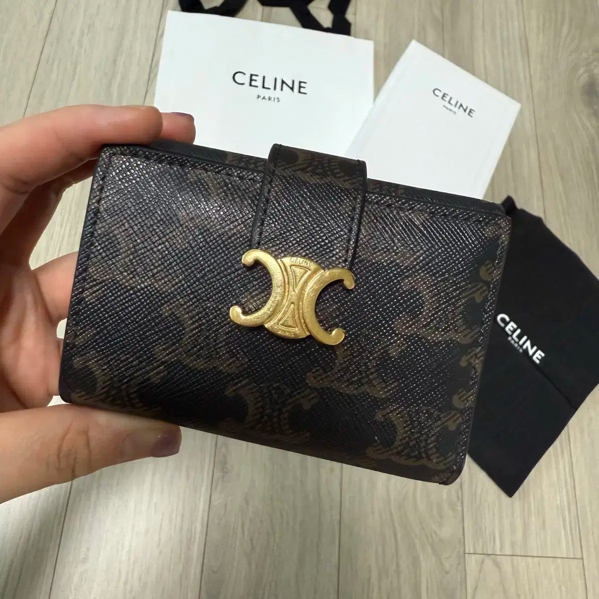 セリーヌ トリオンフ ビクトワール パイン ウォレット 財布