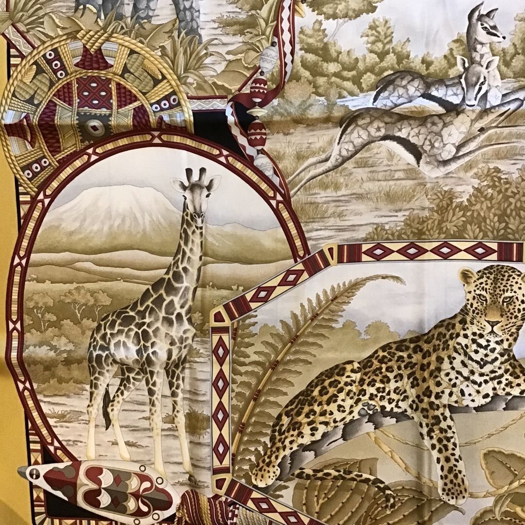 Salvatore Ferragamo フェラガモ　スカーフ　シルク　虎　動物 フェラガモ スカーフ ベージュ シルク 虎柄 Salvatore Ferragamo | UTA