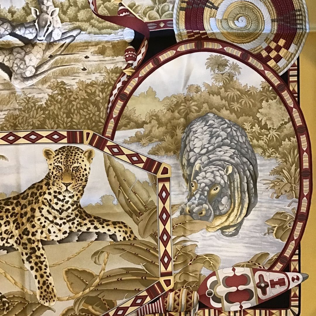 サルヴァトーレフェラガモ Salvatore Ferragamo シルクスカーフ とら