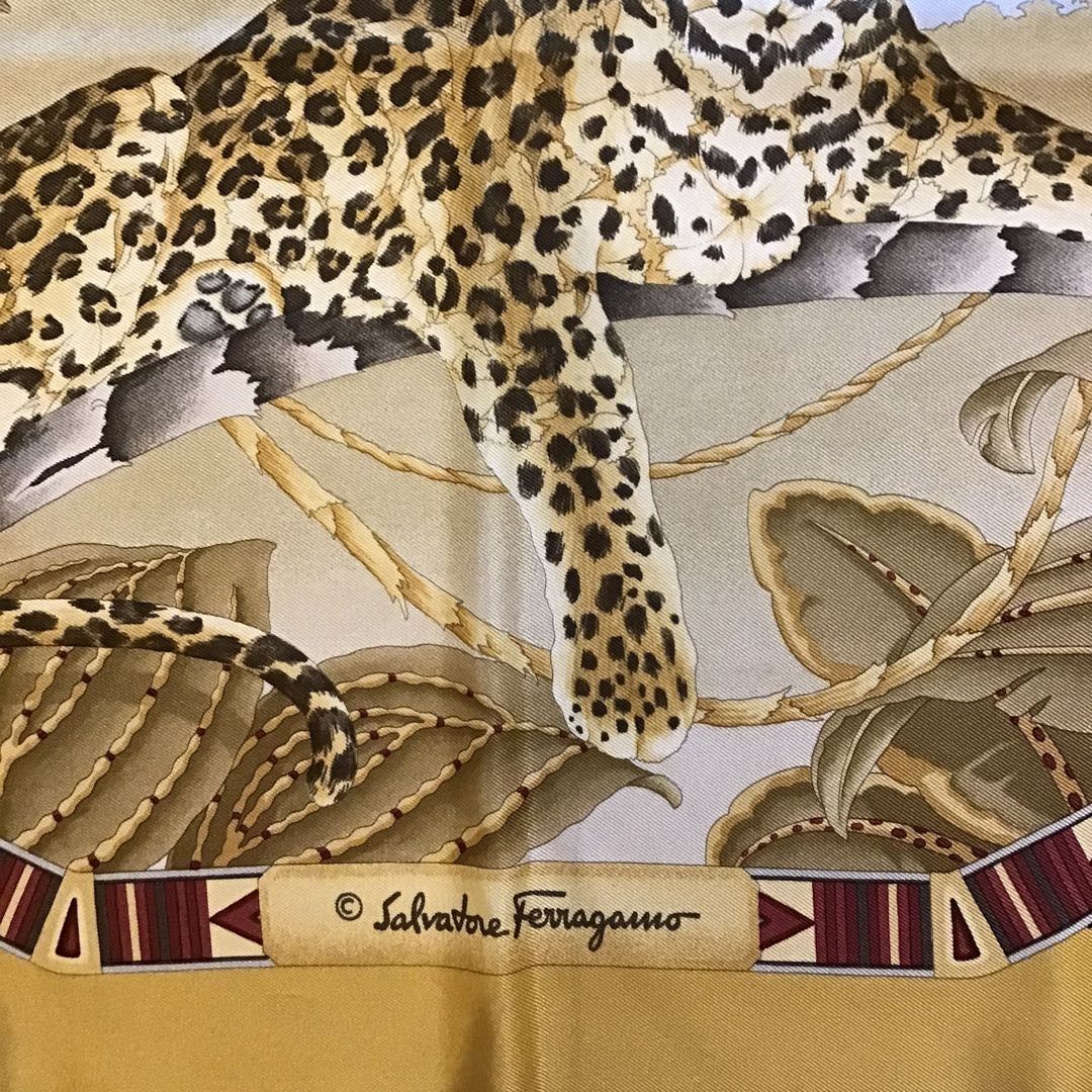 サルヴァトーレフェラガモ Salvatore Ferragamo シルクスカーフ とら