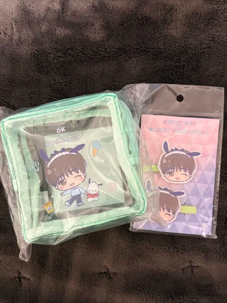 13点 SEVENTEEN ×サンリオキャラクターズ スクエアポーチ バラ売ok 13