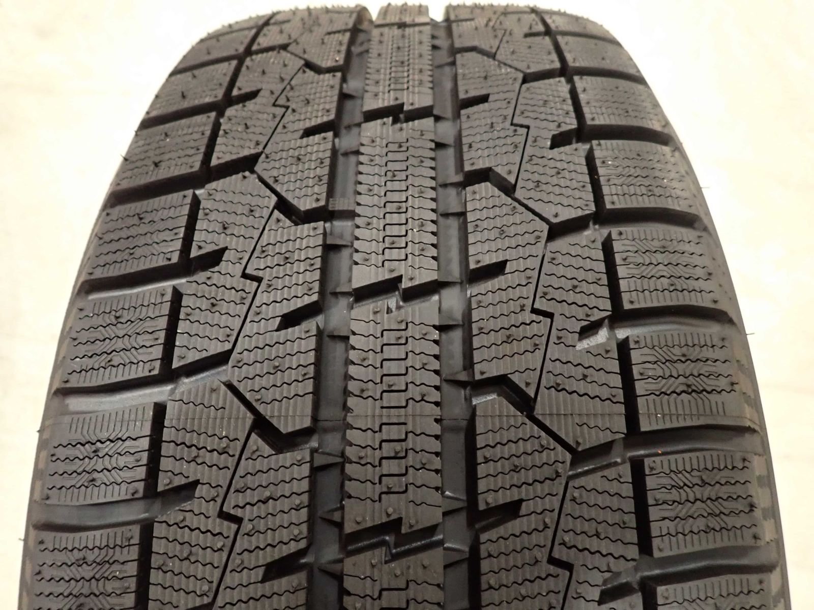 冬 製 4本SET 会社宛 225 50 R 17 7 J 94 T トーヨー オブザーブ ガリット GIZ アルミ アウディ A 4 8 W K NO D 6589