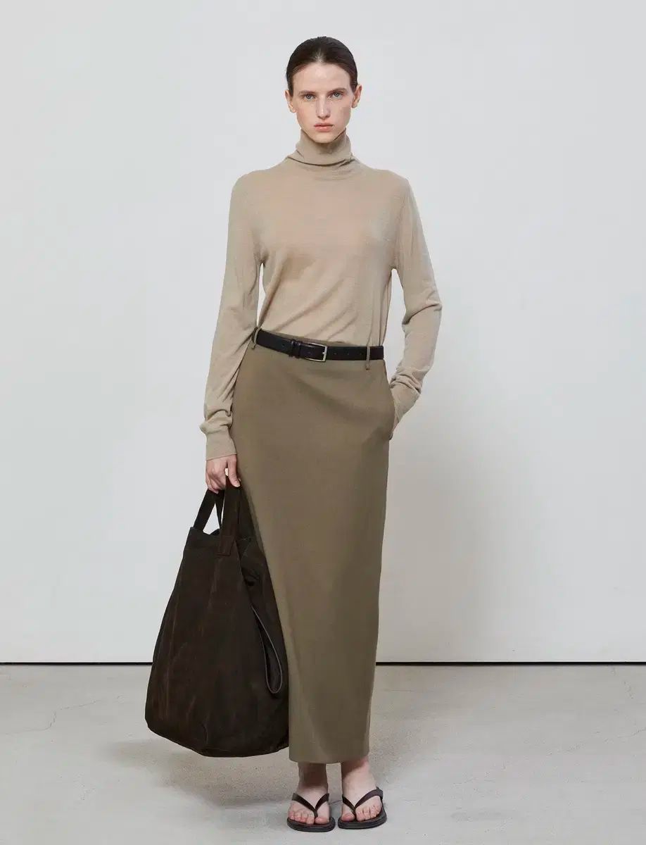 NOTIA ノティア フィット ロング丈スカート カーキ M