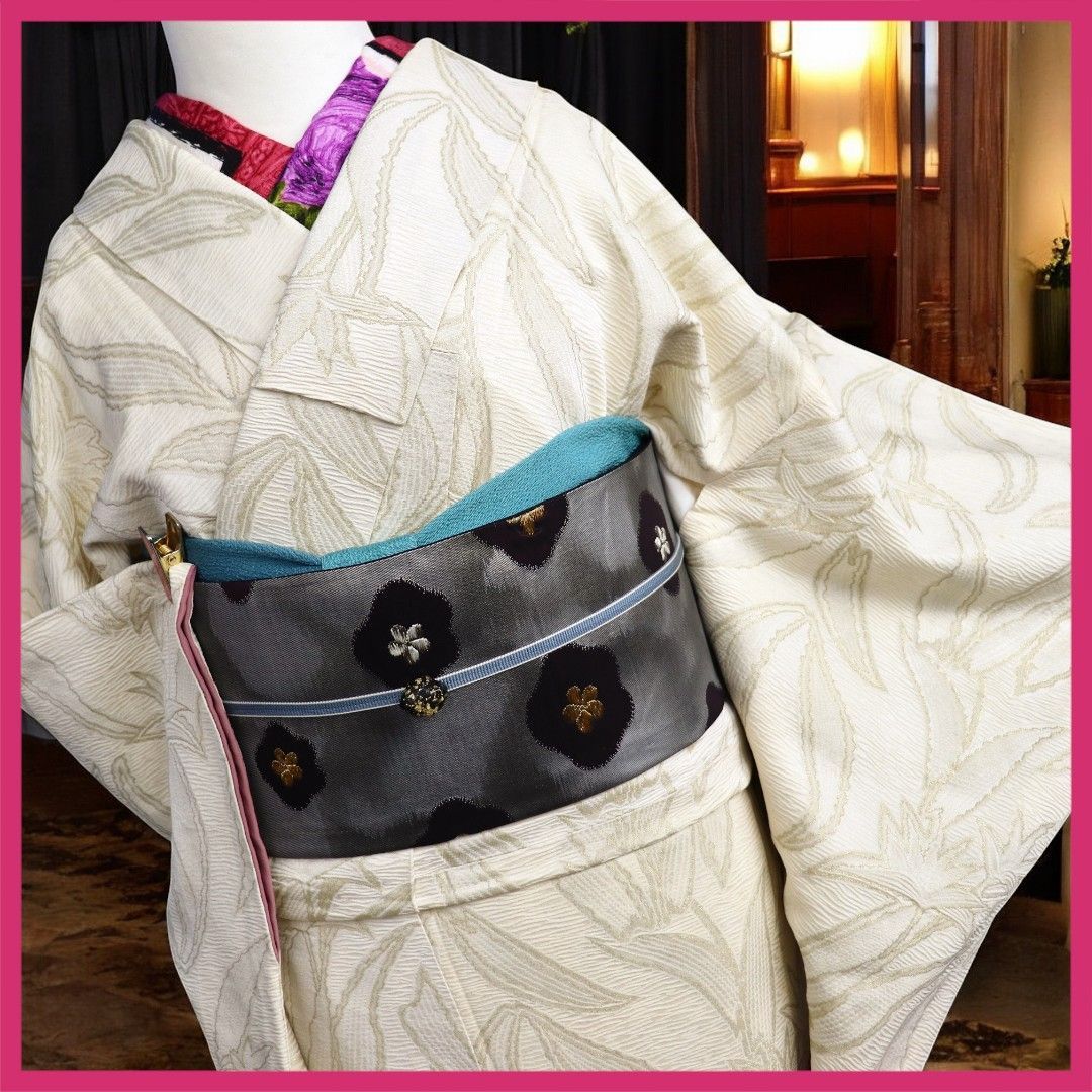 a 1111 .｡. 三日月とうさぎ.｡. SHOPフォローで きクーポン有り アンティーク着物 正絹 袷小紋 ゴールドの紋意匠