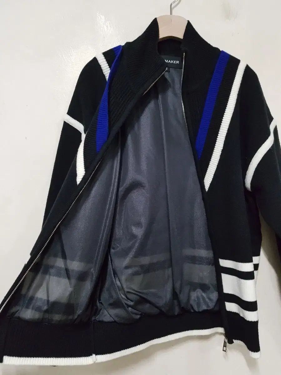 防風ジップアップ