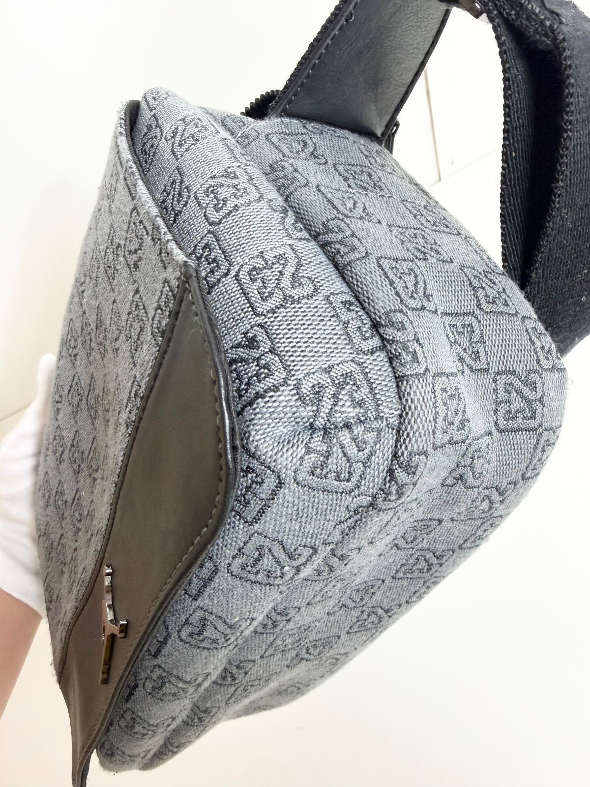 【新品・未使用】Jordan ショルダーバッグ グレー　モノグラム 中古品】JORDAN モノグラム ショルダー バック ジョーダン グレー SA