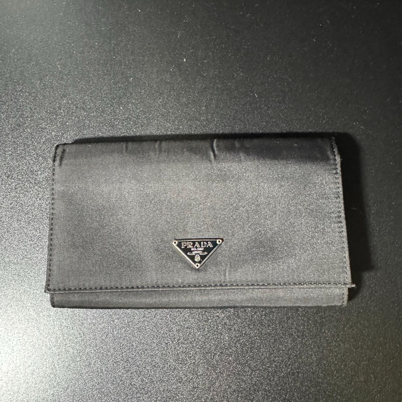 プラダ ナイロン 財布 B25110904