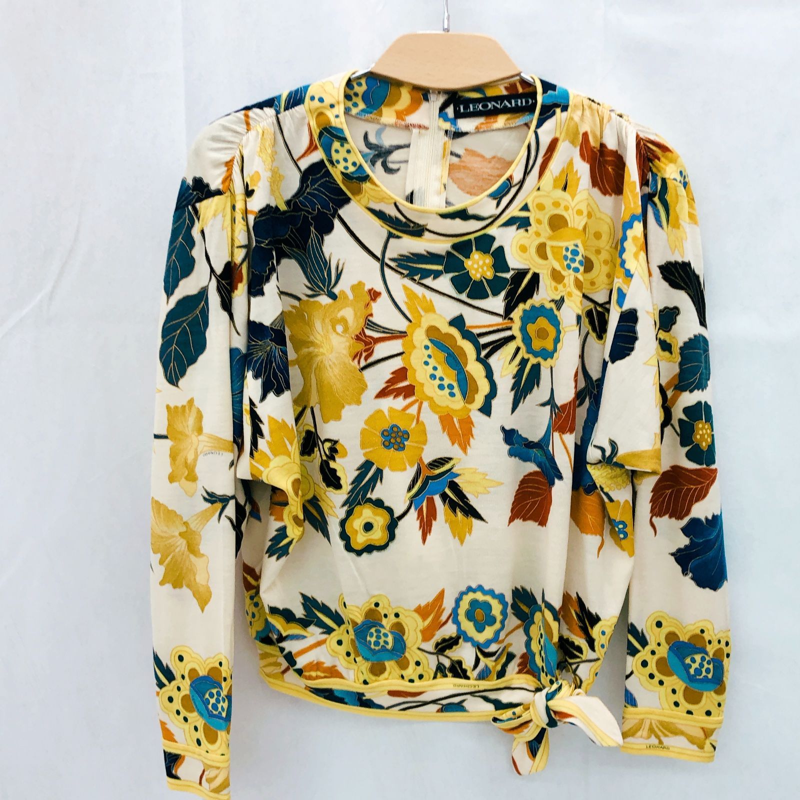 【美品】レオナール 花柄 長袖カットソー ベージュ LEONARD レオナール 花柄 トップス 長袖 M ベージュ系 レディース