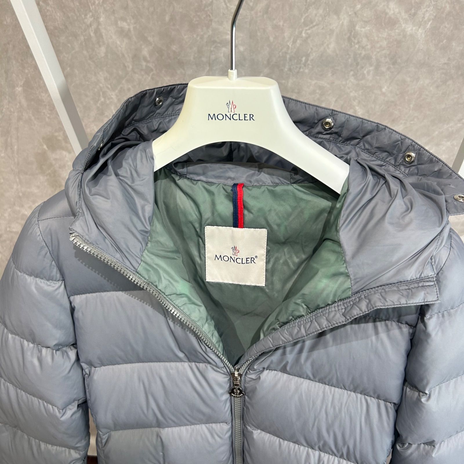 MONCLER ダウンジャケット グレー　サイズ1 大人もOK】 MONCLER モンクレール ダウンジャケットコートグレー12A