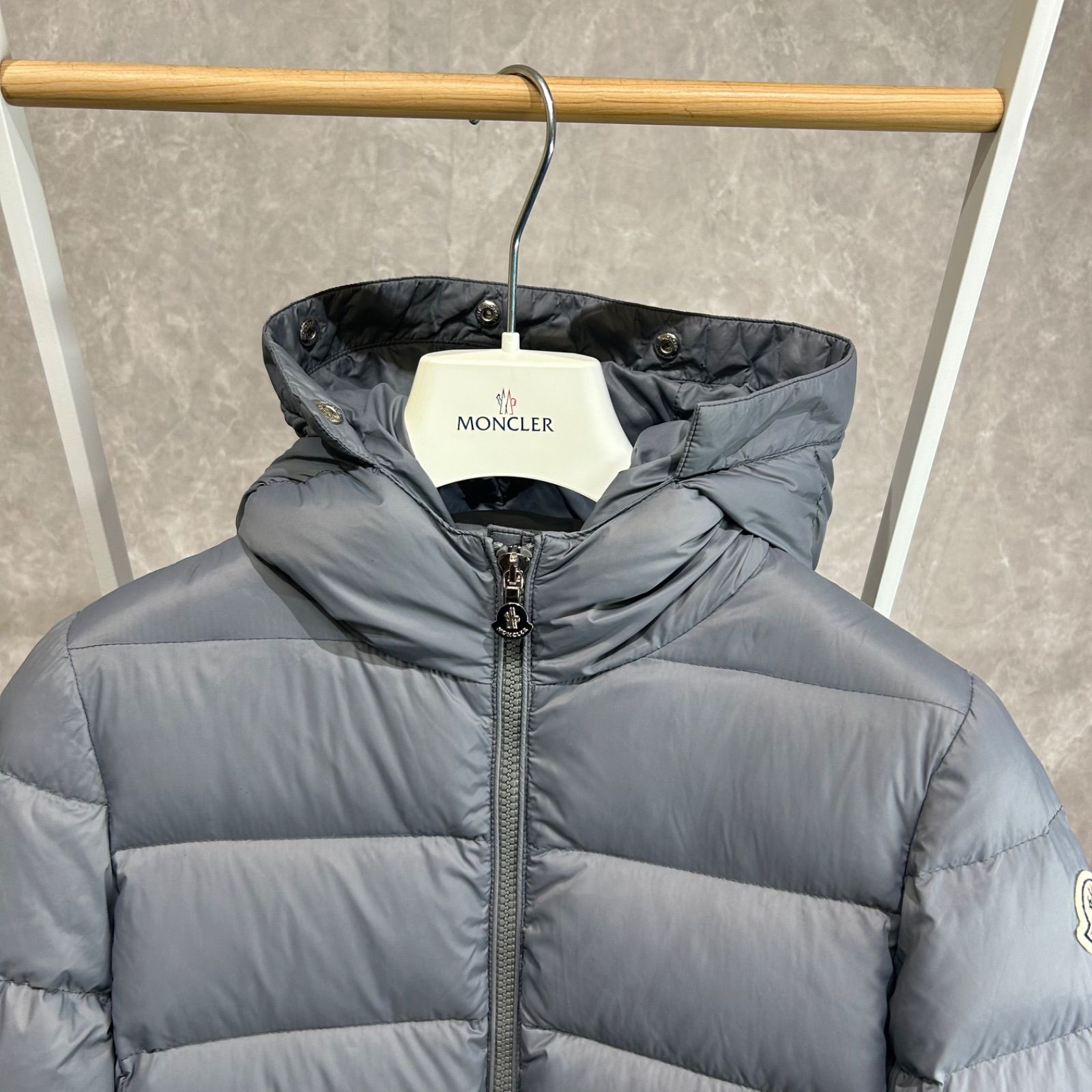 MONCLER ダウンジャケット グレー　サイズ1 大人もOK】 MONCLER モンクレール ダウンジャケットコートグレー12A