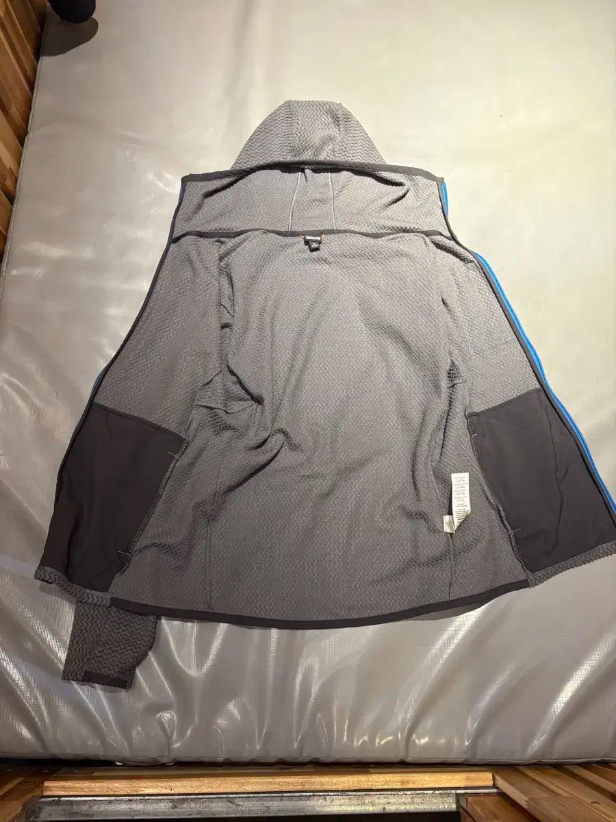 パタゴニア R1 エアWHOフーディー M
