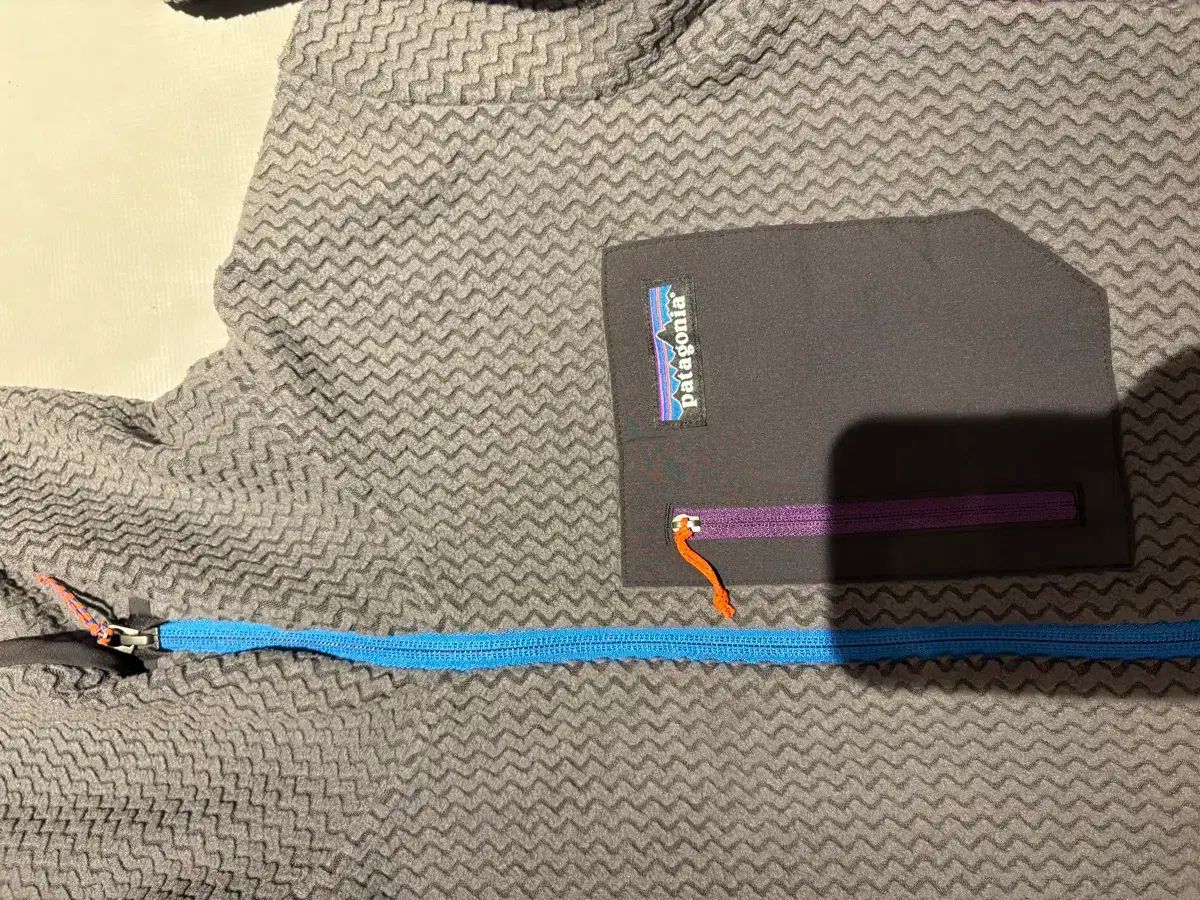 パタゴニア R1 エアWHOフーディー M OLIVEOS_COM_TR